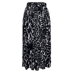 NWT - Metrowear Pleated Skirt (Size: XL)